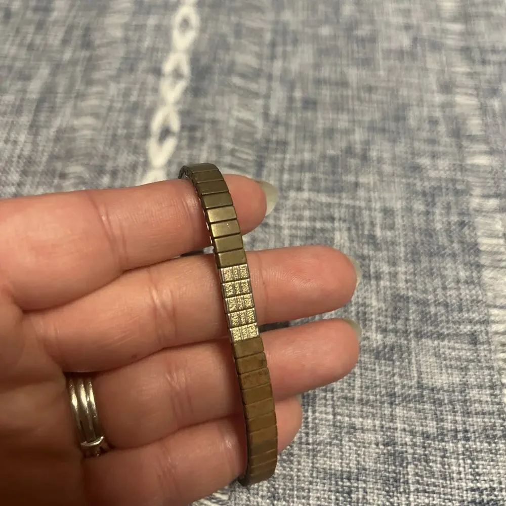 Caravelle by bulova women's watch quartz-need new battery